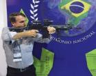 Presidente Bolsonaro: 'Todo mundo compra uma arma - as pessoas armadas não podem ser escravizadas pelas elites'