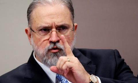 PGR rejeita abrir inquérito contra Bolsonaro por cheques de Queiroz