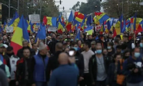 CADÊ VOCÊ RIO? Dezenas de milhares se levantam contra a 'Nova Ordem Mundial' na Romênia: “Abaixo o governo”